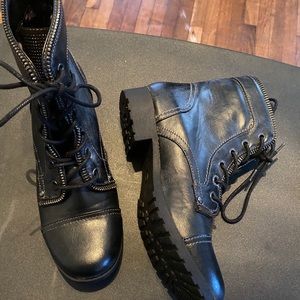 Guess boots